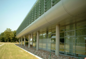 Glasfassade des Verwaltungsgebäude Büdelsdorf