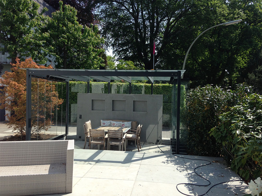 // Gartenpavillon // bewegliche Glaslamellen